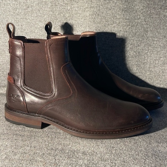 RODD & GUNN Dargaville Chelsea Boots. NEW